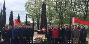 Торжественный митинг и церемония возложения венков и цветов к братской могиле советских воинов