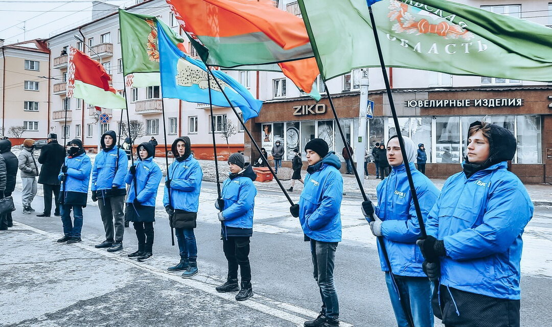 Торжественный митинг ко Дню защитника Отечества у Вечного огня