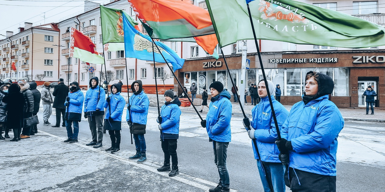 Торжественный митинг ко Дню защитника Отечества у Вечного огня