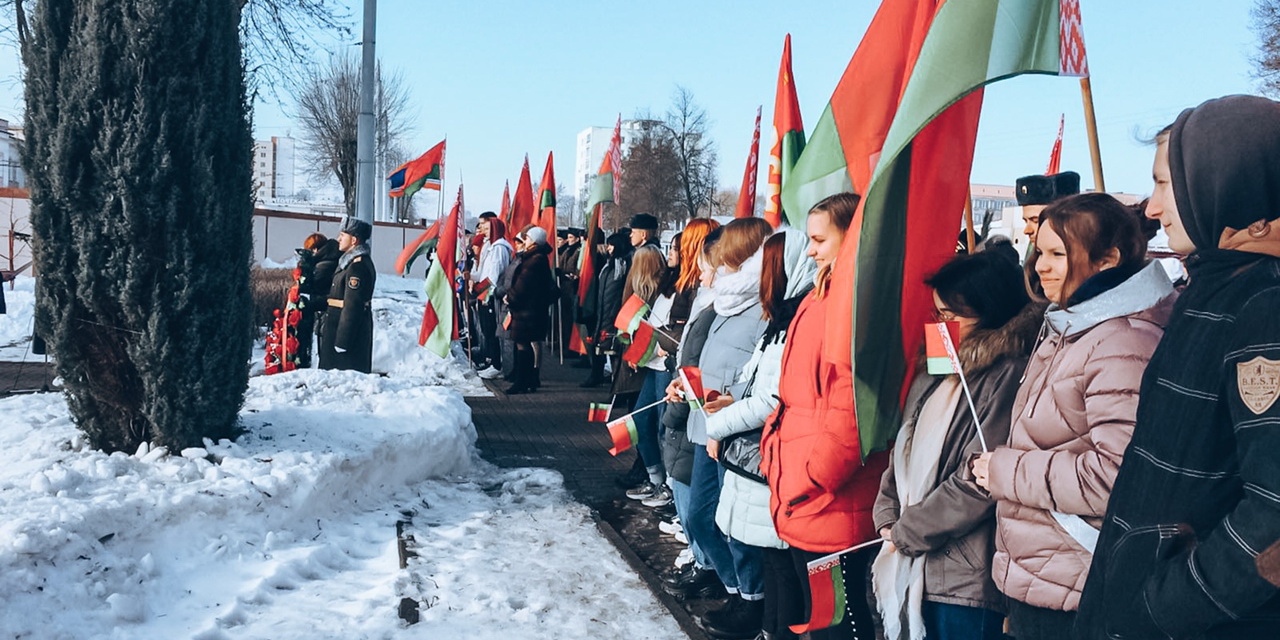 Чтим память защитников Отечества!