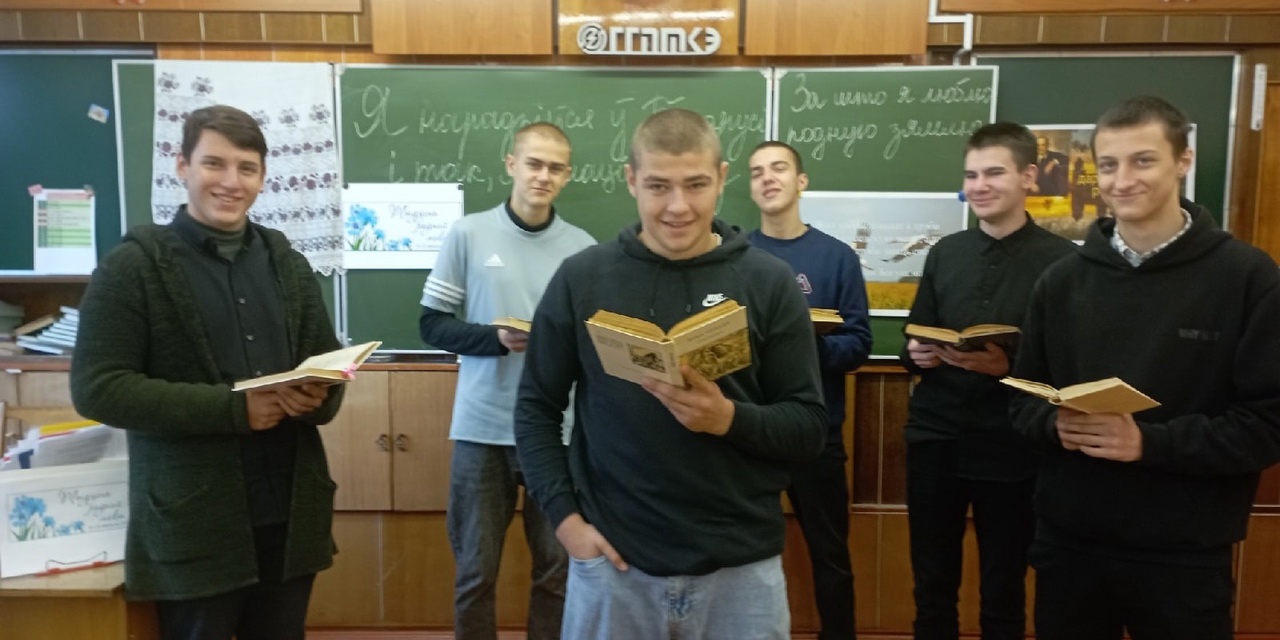Акцыя "Чытаем Максіма Танка разам"