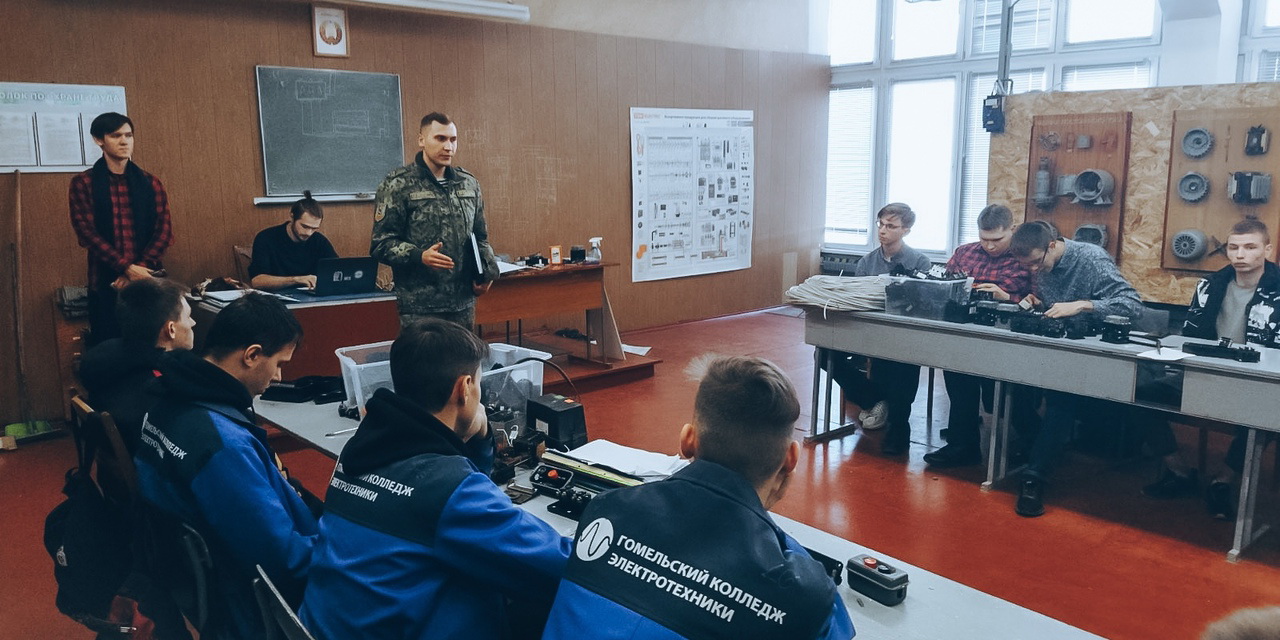 Пограничники в гостях у выпускников