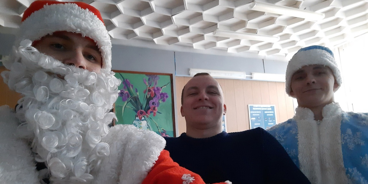 Ученическое самоуправление поздравляет с Новым годом!