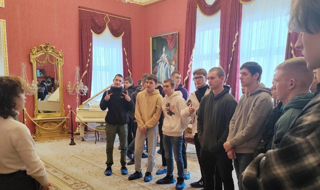 Экскурсия во Дворец Румянцевых и Паскевичей