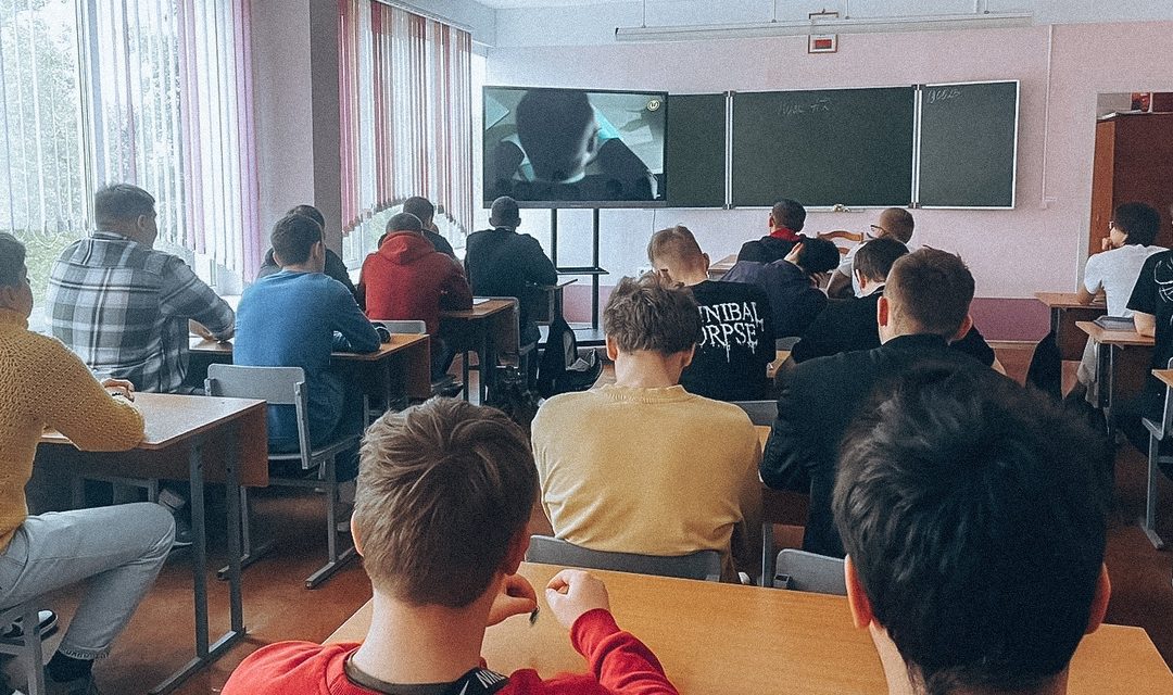 В колледже проходит серия показов фильма ОНТ «Убойная посылка»