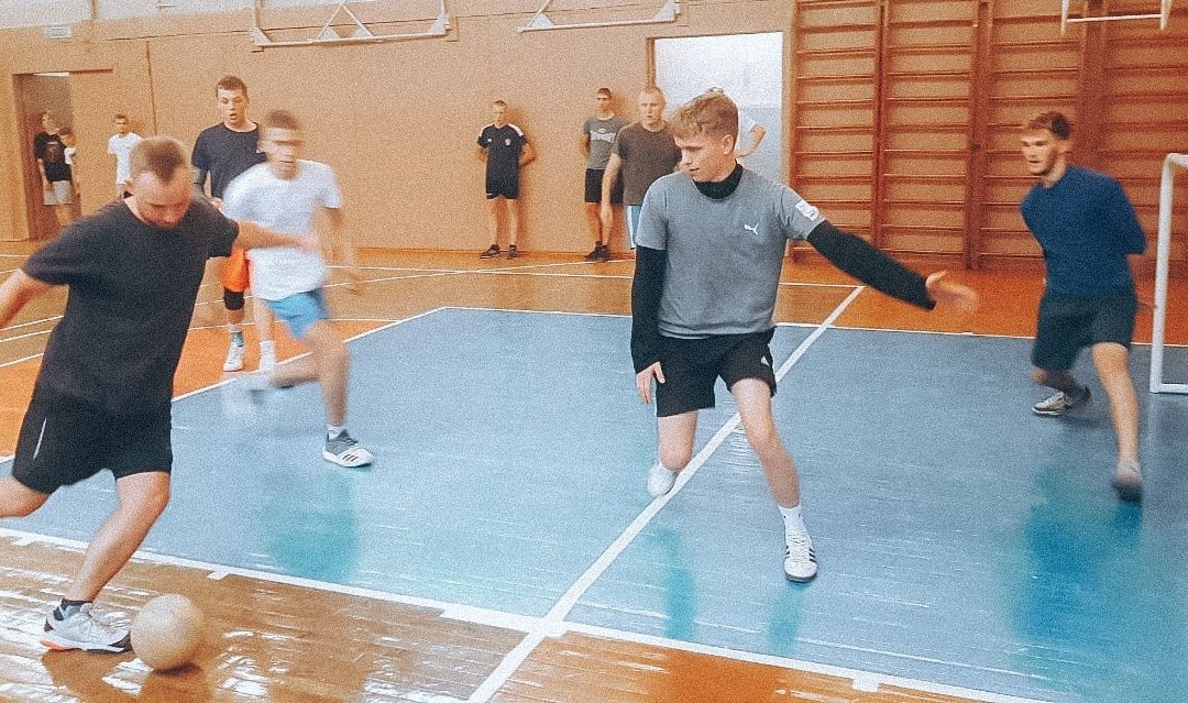 Каждую пятницу играем в футбол!