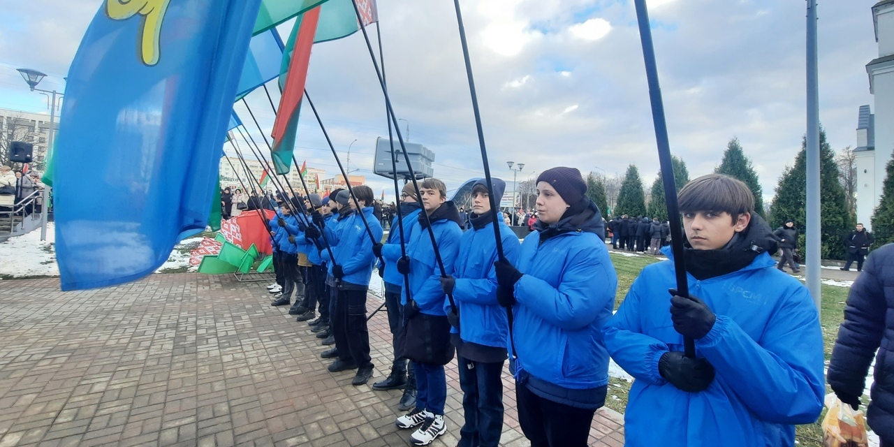 Торжественный митинг на Аллее Героев