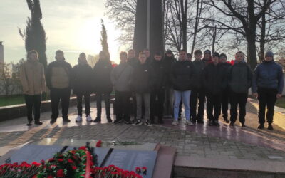 Торжественный митинг у братской могилы на улице Троллейбусной