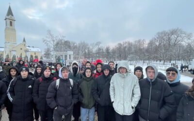Торжественный митинг у Аллеи Героев