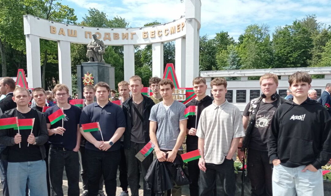 Торжественный митинг и церемония возложения венков и цветов