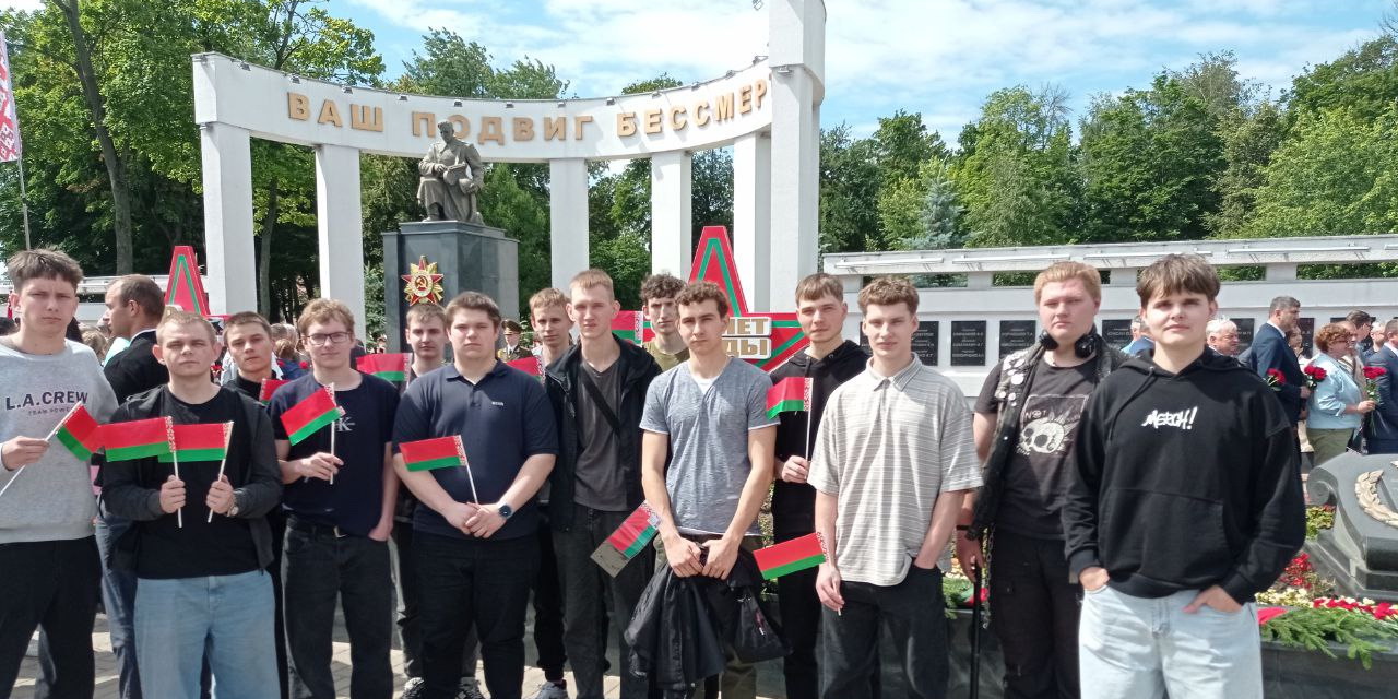 Торжественный митинг и церемония возложения венков и цветов