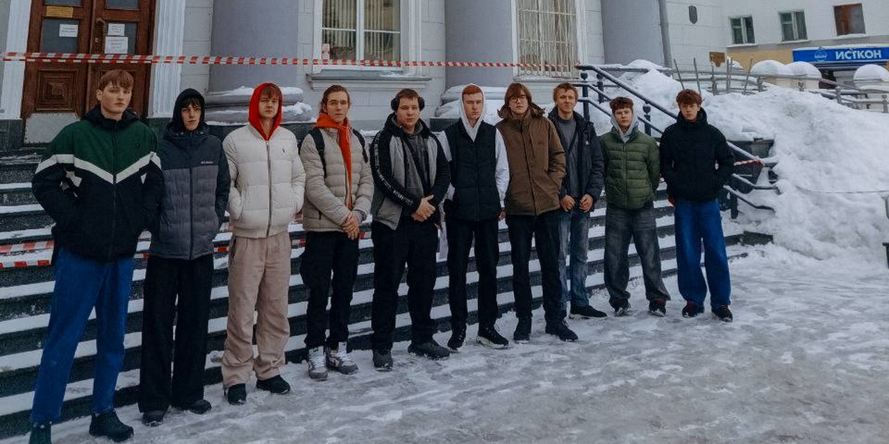 Через искусство - к памяти: студенты на премьере военной драмы
