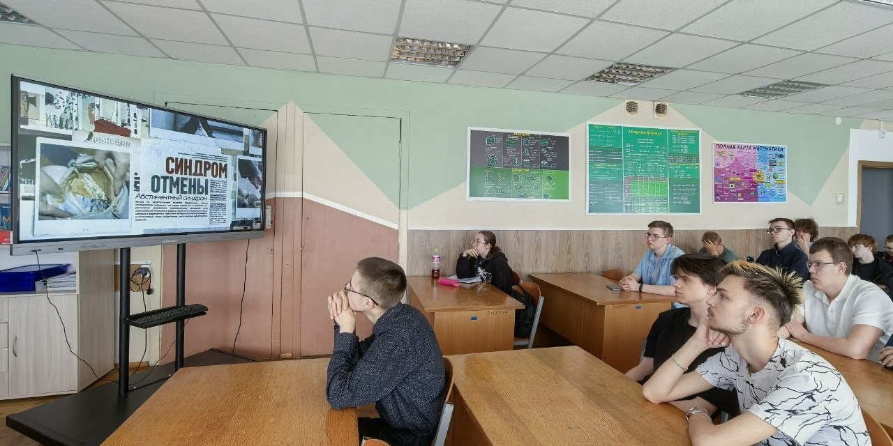 Кураторский час "Без обмана:лёгких наркотиков НЕТ!"